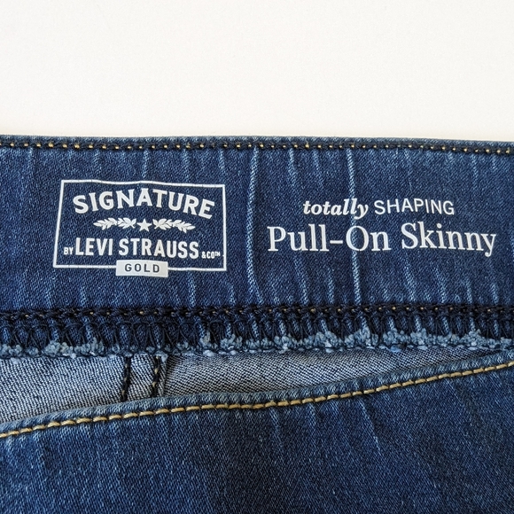 Women's Jeans by Levi's Signature Size 33/28 - Picture 4 of 8
